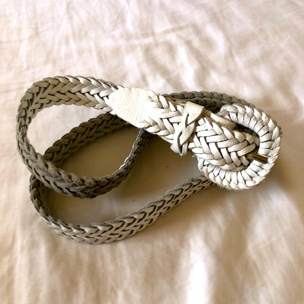 ⚡️MAKE AN OFFER⚡️ Vintage White Leather Woven Belt Women’s S/M